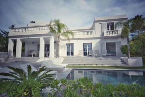 Villa Lion gorgeous villa with heated pool in Le Cannet short drive to Le Croisette Cannes - Location, gîte - Le Cannet