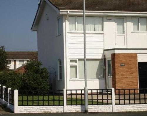 Viesnīcas āriene, 3 Bed House - Sleeps 6 - Garden - Parking - Wifi in Penrhyn Bay