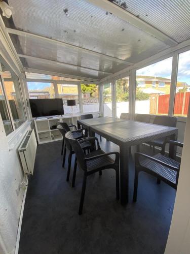 Iekārtas, 3 Bed House - Sleeps 6 - Garden - Parking - Wifi in Penrhyn Bay