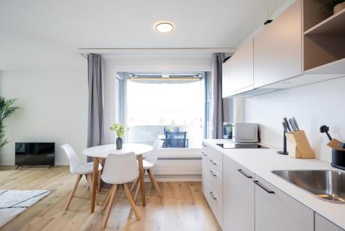STAYY Sky Studio Premium Apartment near Limmattal Hospital - 24h Self Check-in with free Parking in Schlieren, Schweiz