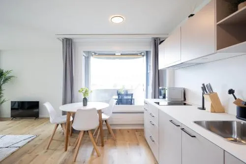 STAYY Sky Studio Premium Apartment near Limmattal Hospital - 24h Self Check-in with free Parking in Schlieren, Schweiz