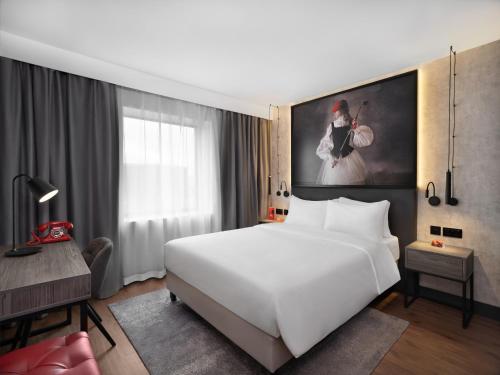 Radisson Red London Gatwick Airport - image 10
