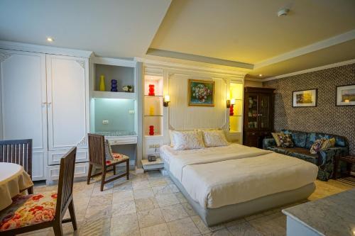 room detail thumbnail 0