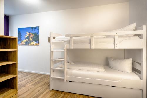 1 queen bed, 2 bunk beds