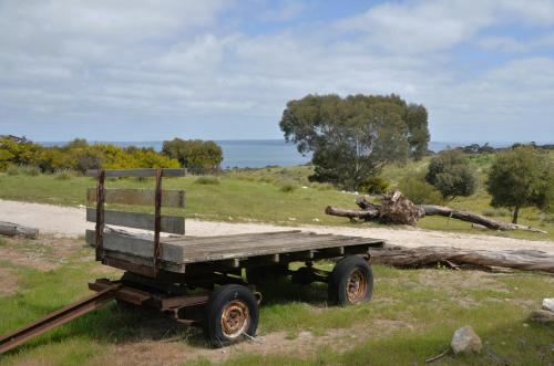 Penneshaw Ocean View Premium Couples Retreat "The Rusty Kangaroo"