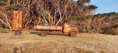 Penneshaw Ocean View Premium Couples Retreat "The Rusty Kangaroo"