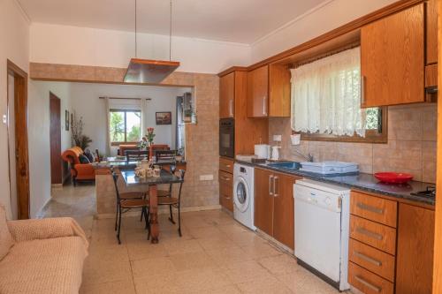 อาหารและเครื่องดื่ม, Spiti Damianos Villa Beachfront in อาเกียมารีนาไครโซคูส