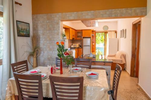 อาหารและเครื่องดื่ม, Spiti Damianos Villa Beachfront in อาเกียมารีนาไครโซคูส