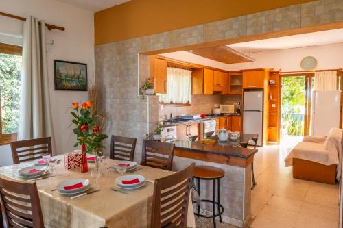 อาหารและเครื่องดื่ม, Spiti Damianos Villa Beachfront in อาเกียมารีนาไครโซคูส