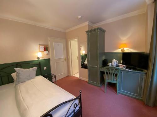 Classic Rooms by Carlton-Europe Vintage Adults Hotel