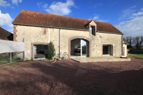 Échappée belle dans le Perche : grange contemporaine gîte à louer L'Oiserie