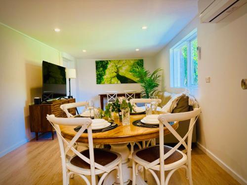Cozy Self Contained Studio with Seperate Spacious Living room -Just a Stone's Throw from Newly Renov - Heathmont