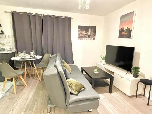 Lovely Modern 3 Bedroom House Doncaster, Family Contractor Friendly, Sleeps 6 gîte à louer Askern