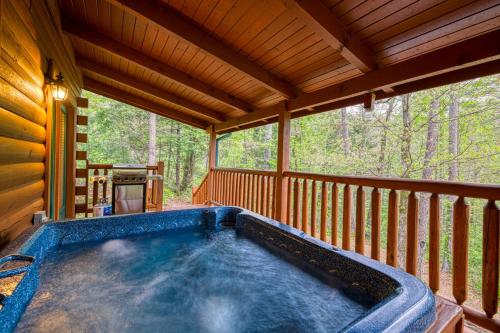 Retreat w Hot Tub Fire Pit Pool Table Foosball