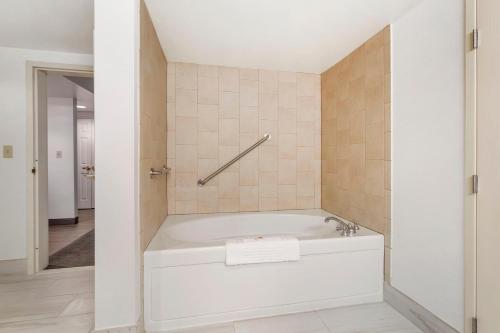 Comfort Inn & Suites Lake George - image 22