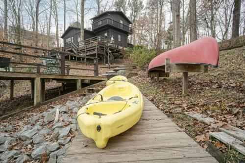 Lake View - Sleeps 14 - Kayaks and More!