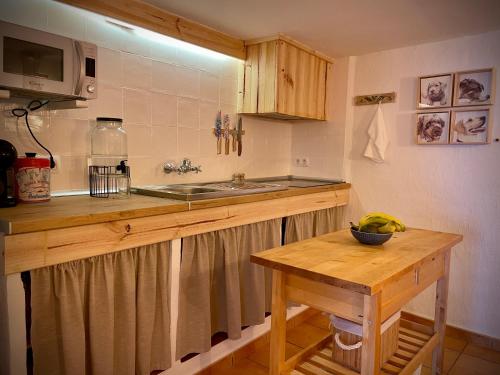 廚房, Alojamiento La Casa del Pintor in 阿爾莫納斯特拉雷亞爾