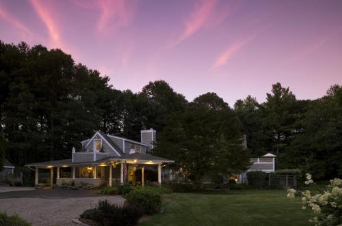 Abbey's Lantern Hill Inn - 출입구