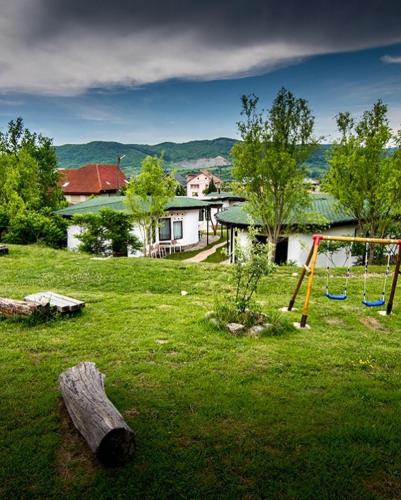 Cob Village - Casute din lut, self check-in, experienta in natura in Berca