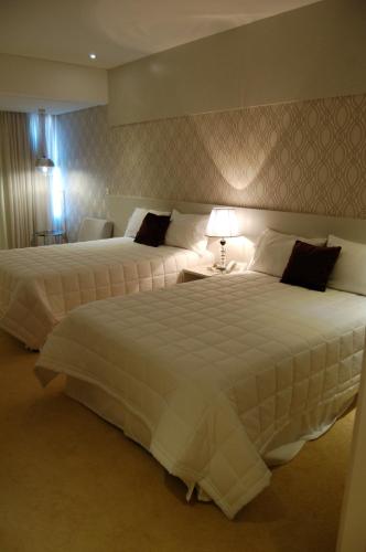 2 twin beds