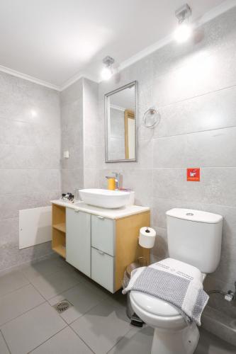 Deluxe Double Room with Balcony image 10
