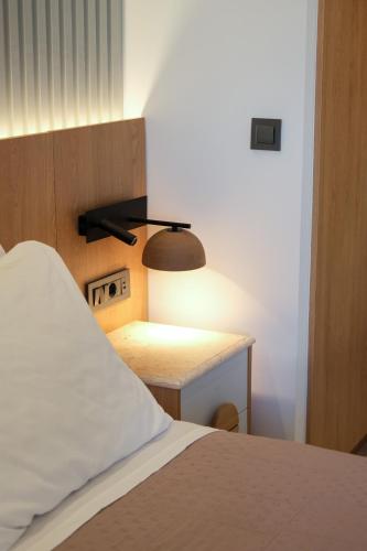 Deluxe Double Room with Balcony image 4