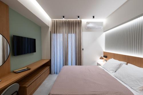 Deluxe Double Room with Balcony image 5