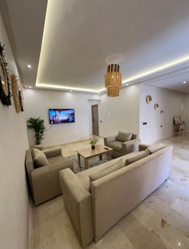 Brand New Modern 2 BR Apartment with Swimming Pool, Netflix & IPTV