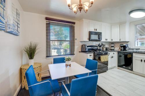 Updated Arlington Townhome about 5 Mi to National Mall in Arlington, USA