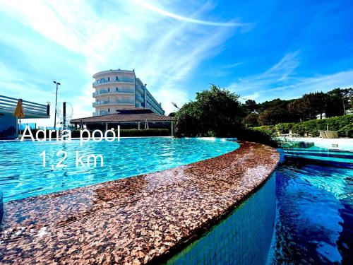 สระว่ายน้ำ, โรงแรมอัมบรา (Hotel Ambra) in มิลาโน มาริตติมา