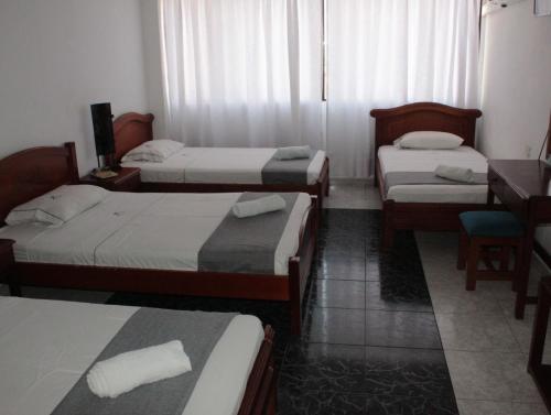 4 twin beds