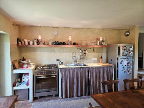 virtuve, casa nel verde Cà dla cola (casa nel verde Ca dla cola) in San Michele di Mondovì