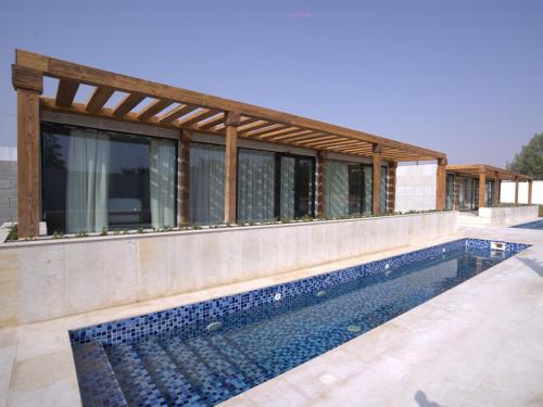 AL JUNAIDI FARM BY BRIDGE RETREATS