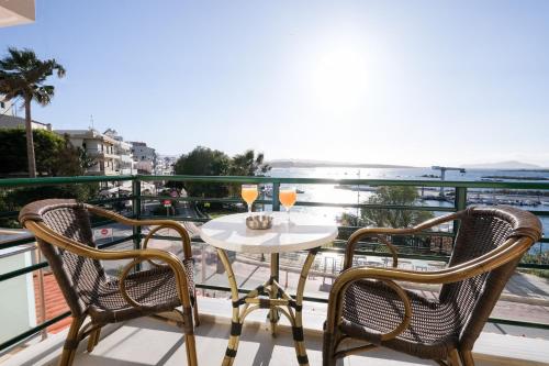 Deluxe Twin Room with Sea View image 2
