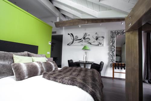 Auberge De Maison Rouge Room Type - Deluxe Double Room