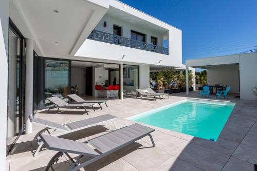 Villa Contemporaine avec piscine - Face au golf - Plages à pied gîte à louer Golf Chiberta