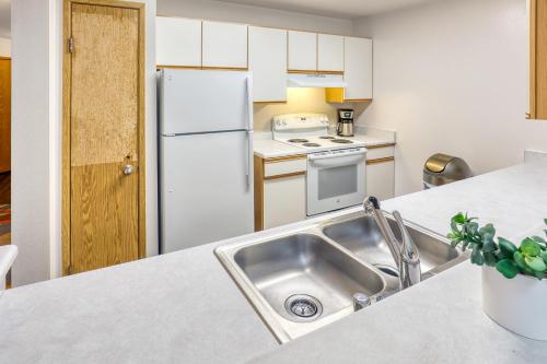 Apartment with Balcony image 10