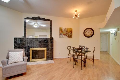 Comfy Albuquerque Townhome Less Than 6 Mi to Downtown in Albuquerque, USA
