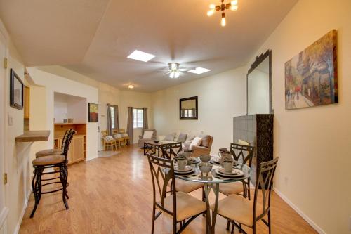 Comfy Albuquerque Townhome Less Than 6 Mi to Downtown in Albuquerque, USA