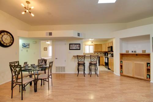 Comfy Albuquerque Townhome Less Than 6 Mi to Downtown in Albuquerque, USA