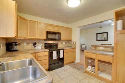 Comfy Albuquerque Townhome Less Than 6 Mi to Downtown in Albuquerque, USA