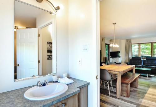 Chalets Alpins - 07 Chemin Alpin in Stoneham (Quebec)