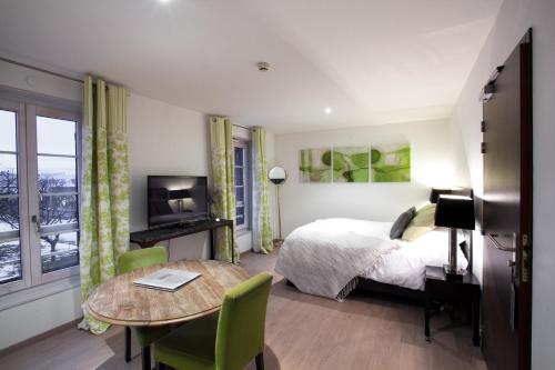 room detail thumbnail 0