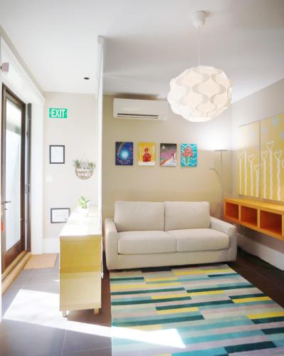 Modern 1 BedSuite in Kerrisdale, access UBC Downtown YVR in Vancouver, Canada