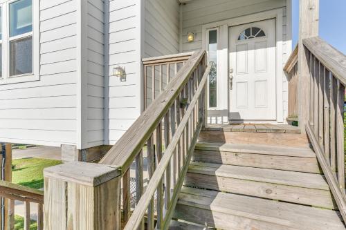 Seabrook Getaway with Balconies and Bay Views!