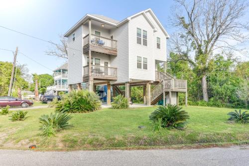 Seabrook Getaway with Balconies and Bay Views!