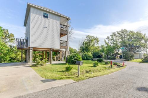 Seabrook Getaway with Balconies and Bay Views!