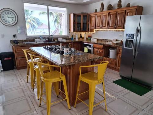 Casa Carey Lajas Pty Exclusive Beachfront Villa in Las Lajas