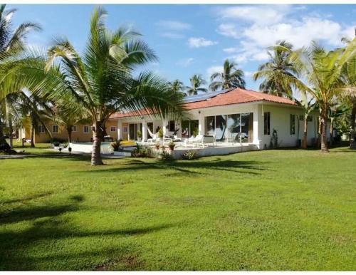 Casa Carey Lajas Pty Exclusive Beachfront Villa in Las Lajas