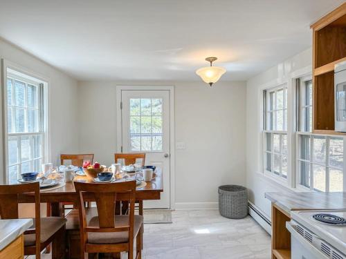 2 Miles to Nauset & Coast Guard Beach Dog Friendly in Eastham (MA)
